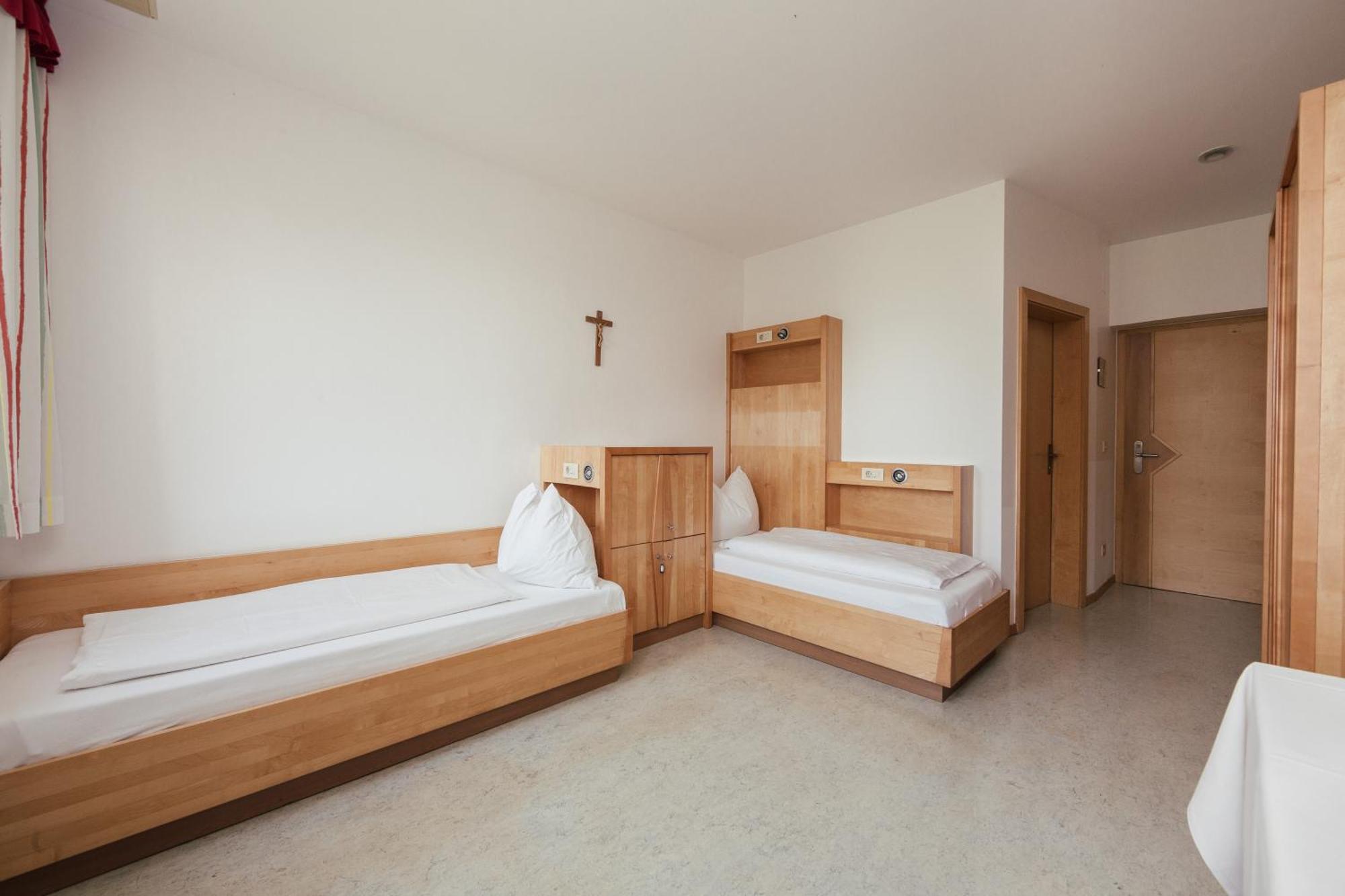 Gaestehaus Salvatorianerinnen Merano Chambre photo